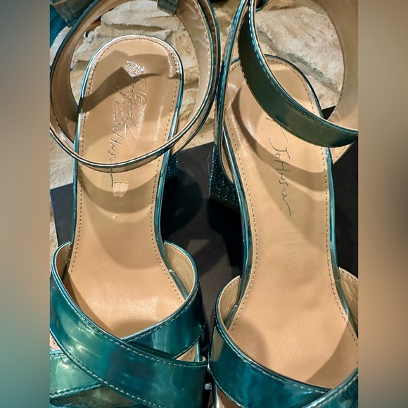 Betsey Johnson Women’s Sb-Bell Metallic Teal Heels - Picture 10 of 11